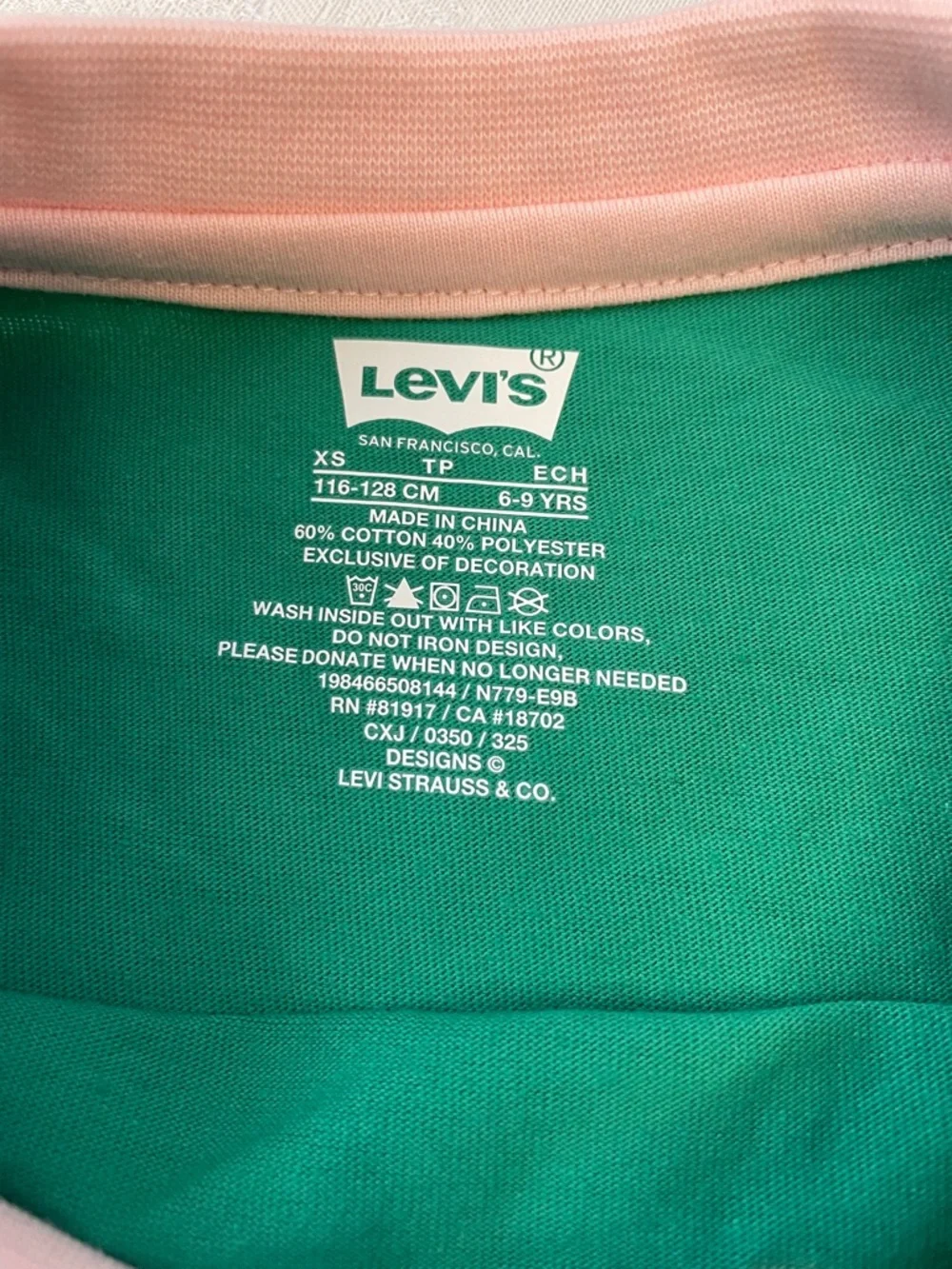 NWT Women’s Levi's Green Tee with Pink Logo & Trim. Size XS. - Picture 4 of 6